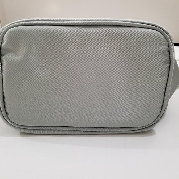 Steve Madden brand lunch bag/tote with small clear container with lid inside. - Picture 7 of 16